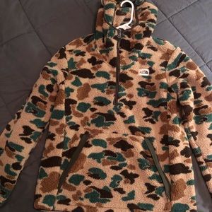 The North Face Camo Printed Jacket with hoodie Size L
